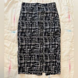 RW&Co. Black and White Patterned Pencil Skirt, Size 0